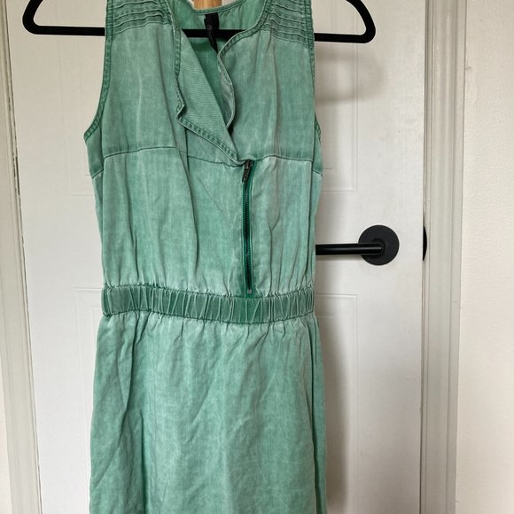 Green dress - Picture 2 of 4